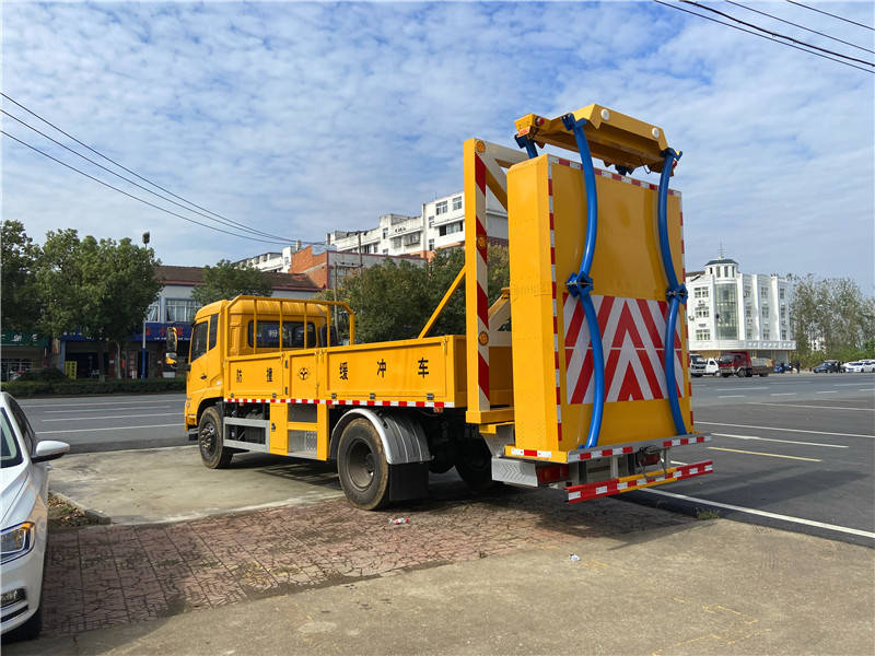 守護(hù)生命與安全的移動(dòng)屏障 100k高速專用防撞車、東風(fēng)安全防撞車、天錦防撞緩沖車與救護(hù)車的綜合解析