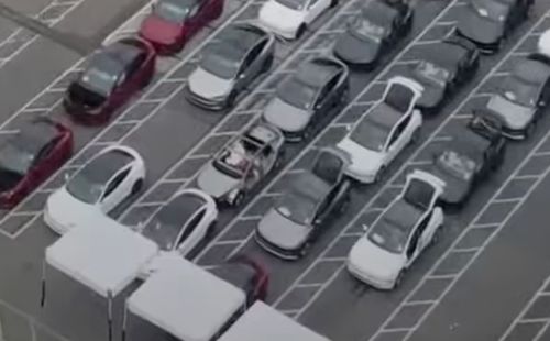 平價(jià)版特斯拉即將登場(chǎng)？工廠神秘車型引發(fā)市場(chǎng)猜想